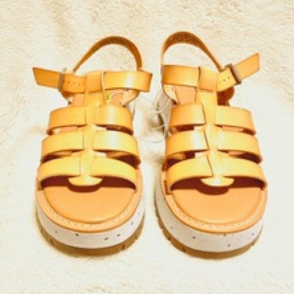 (NEW) Universal Thread - Tan Platform Sandals - Size 8 1/2 - Picture 2 of 4